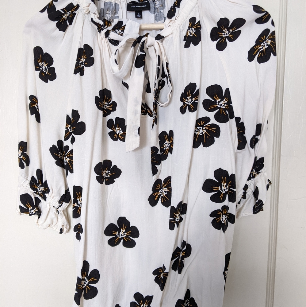 Black white and yellow floral top, Who What Wear, Small